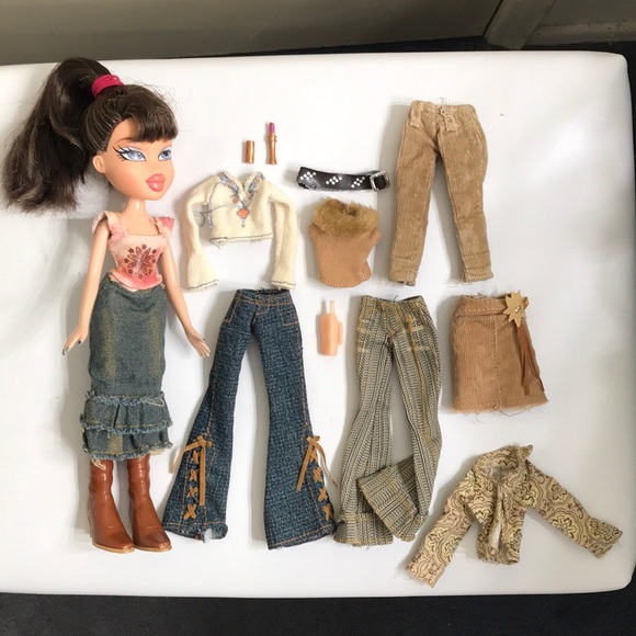 Bratz Other - Bratz Doll With Accessories BUNDLE
